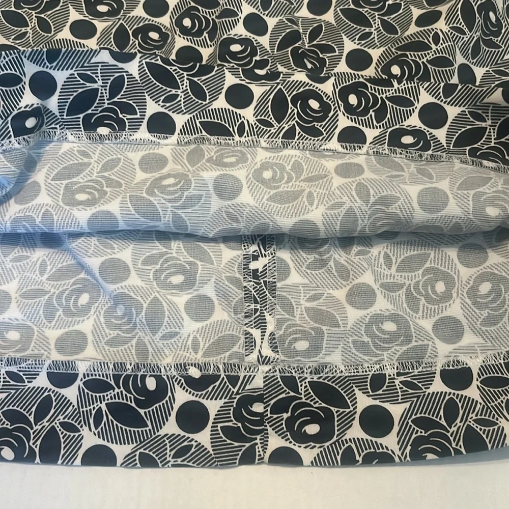 LOFT Stretch Floral White with Black Rose Print Seamed Mini Skirt Size 12